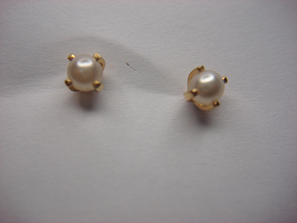 Elegant 14K Yellow Gold Cultured Pearl Stud Earrings (4mm)