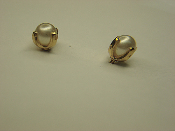 Elegant 14K Yellow Gold Cultured Pearl Stud Earrings (4mm)