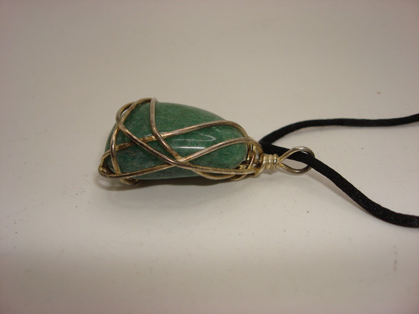 Vintage Artisan-Crafted Jadeite Pendant Necklace - 15.9g Polished Stone