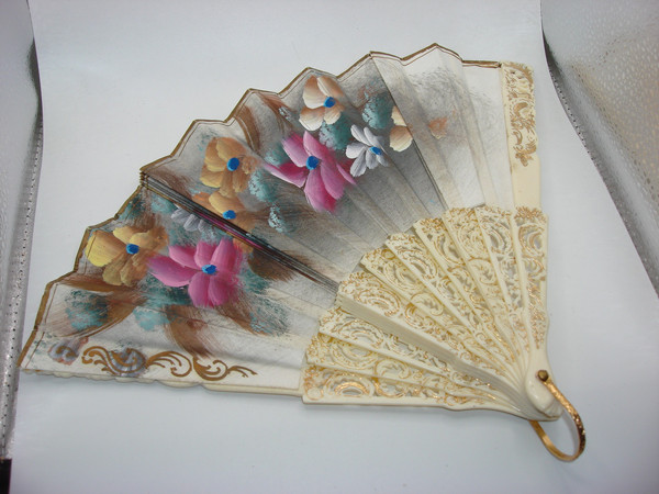 Vintage 1974 Hand-Painted Spanish Fan - Ornate Lucite & Floral Design