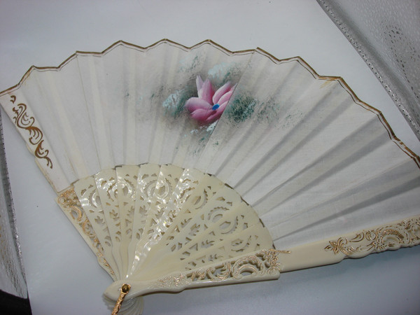 Vintage 1974 Hand-Painted Spanish Fan - Ornate Lucite & Floral Design