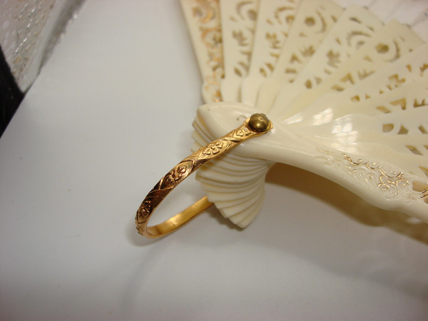 Vintage 1974 Hand-Painted Spanish Fan - Ornate Lucite & Floral Design