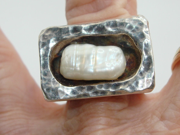 Vintage Sterling Silver Baroque Pearl Ring | Size 6 | Hammered Design