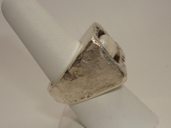 Vintage Sterling Silver Baroque Pearl Ring | Size 6 | Hammered Design