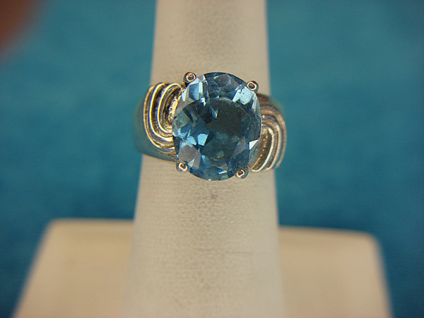 Sterling Silver Ring with Light Blue Gemstone - Size 6 1/4 - Pre-Owned, Excellent Condition