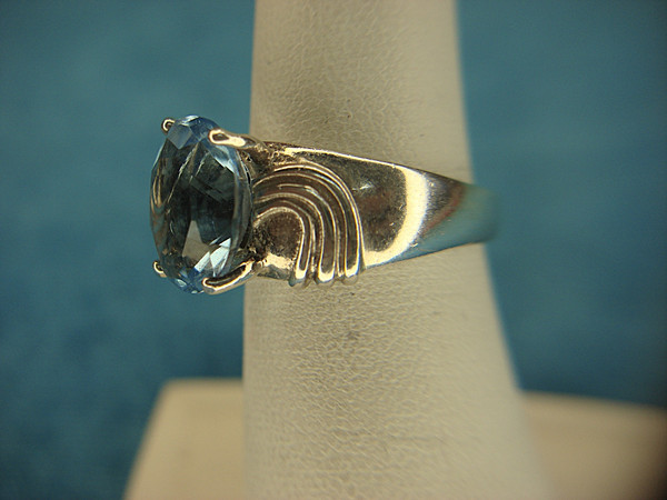 Sterling Silver Ring with Light Blue Gemstone - Size 6 1/4 - Pre-Owned, Excellent Condition