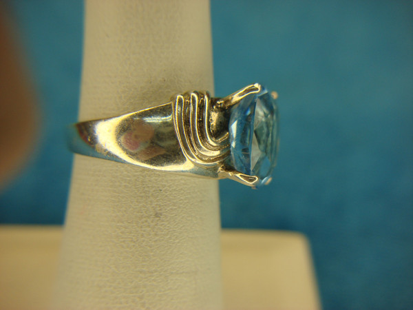 Sterling Silver Ring with Light Blue Gemstone - Size 6 1/4 - Pre-Owned, Excellent Condition