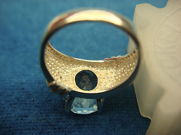 Sterling Silver Ring with Light Blue Gemstone - Size 6 1/4 - Pre-Owned, Excellent Condition