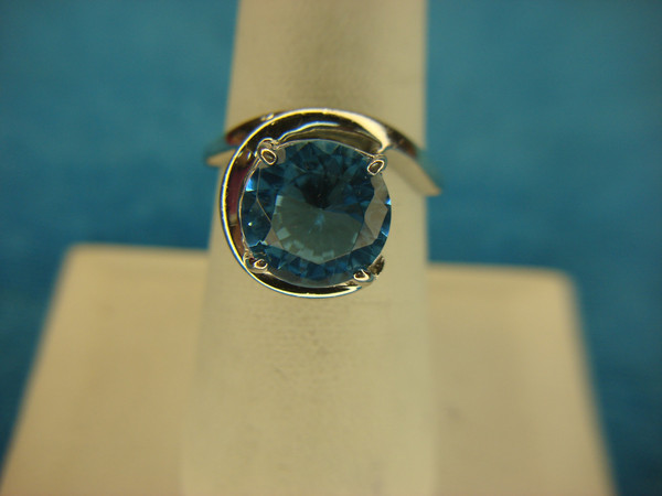 Vintage Sterling Silver Ring with Medium Blue Stone - Size 7