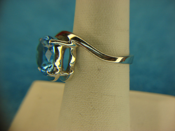 Vintage Sterling Silver Ring with Medium Blue Stone - Size 7
