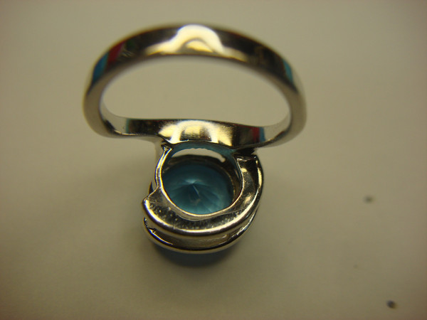 Vintage Sterling Silver Ring with Medium Blue Stone - Size 7