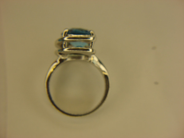 Vintage Sterling Silver Ring with Medium Blue Stone - Size 7