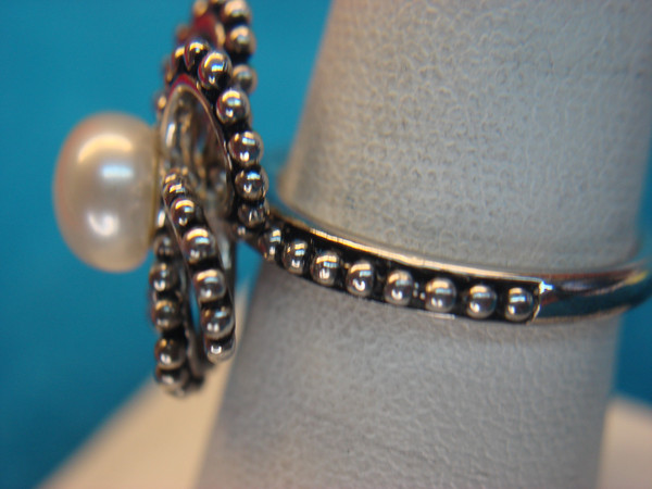 Sterling Silver Freshwater Pearl Ring - Size 7 - Pretty & Pre-Owned