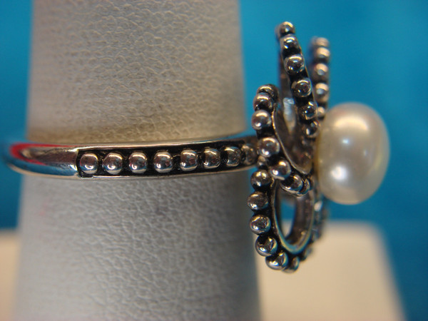 Sterling Silver Freshwater Pearl Ring - Size 7 - Pretty & Pre-Owned