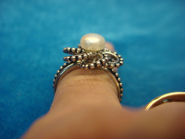 Sterling Silver Freshwater Pearl Ring - Size 7 - Pretty & Pre-Owned