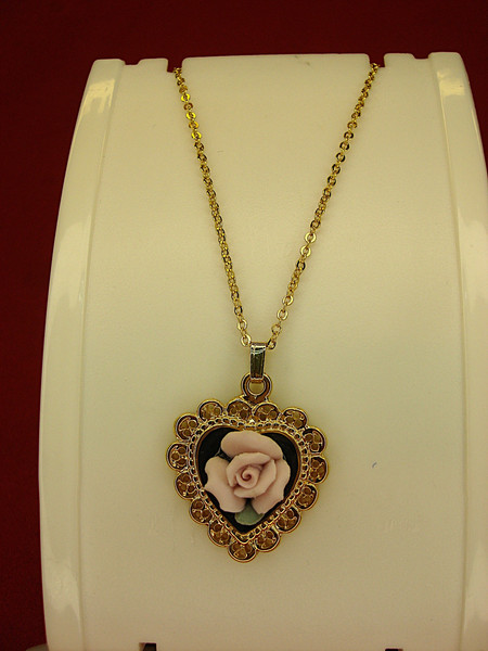 Vintage Style Lavender Rose Heart Pendant Necklace - Gold Tone 18 Inch Chain