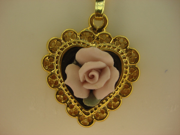 Vintage Style Lavender Rose Heart Pendant Necklace - Gold Tone 18 Inch Chain