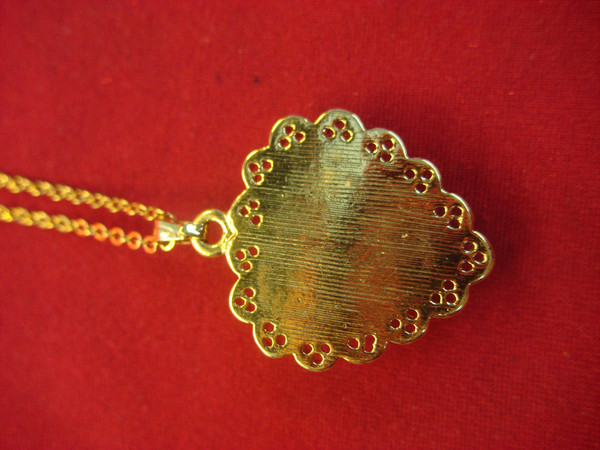 Vintage Style Lavender Rose Heart Pendant Necklace - Gold Tone 18 Inch Chain