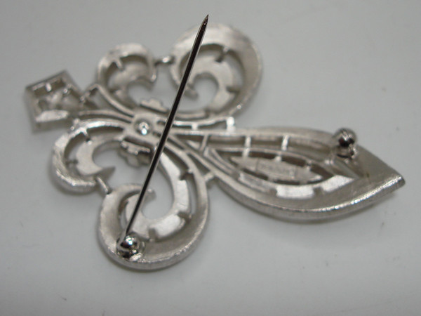 Vintage Crown Trifari Fleur-de-lis Brooch - Brushed Silver, Excellent Condition