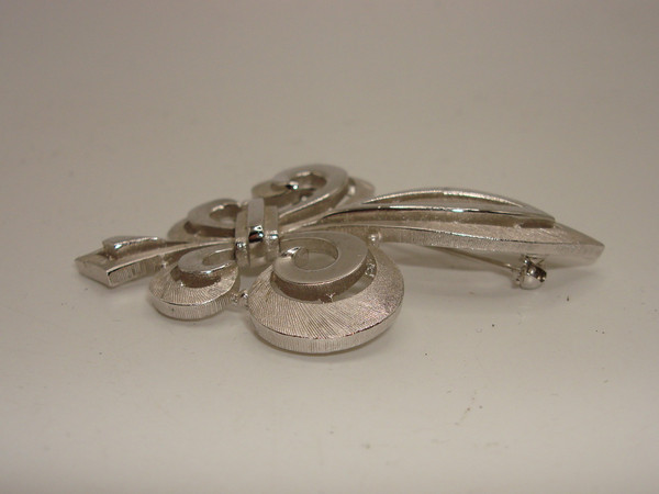 Vintage Crown Trifari Fleur-de-lis Brooch - Brushed Silver, Excellent Condition