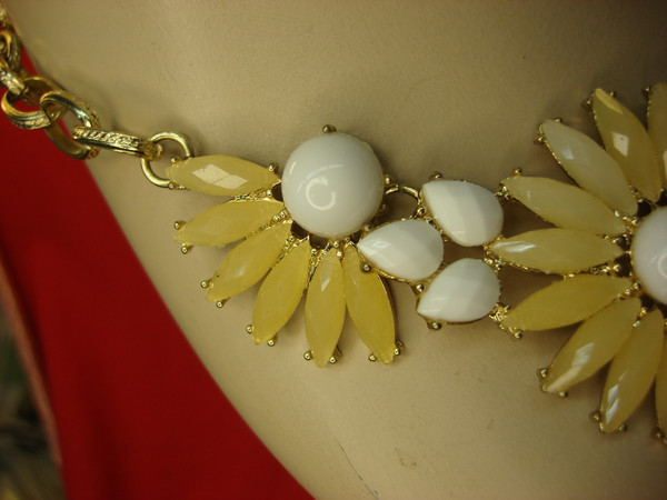 Vintage Gold Tone Floral Necklace - Peach & White Flowers, 16 Inch