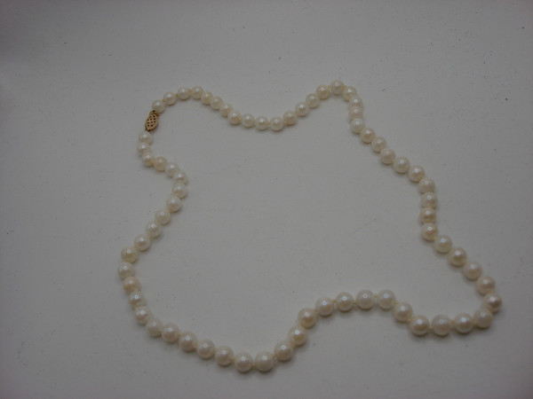 Elegant 14K Gold Freshwater Pearl Necklace (Cream, 18