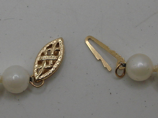 Elegant 14K Gold Freshwater Pearl Necklace (Cream, 18