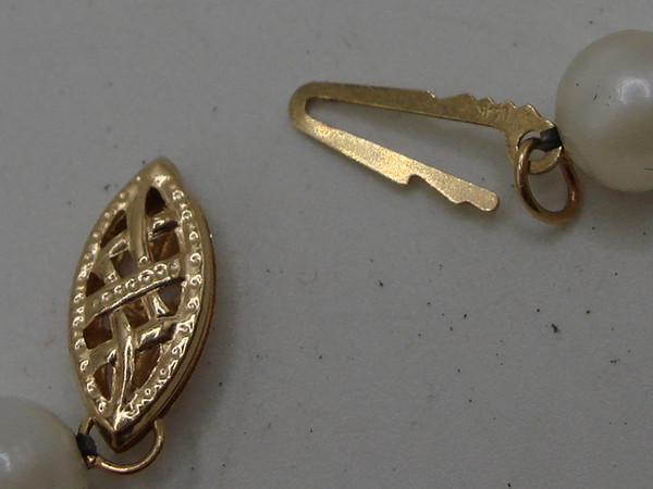 Elegant 14K Gold Freshwater Pearl Necklace (Cream, 18