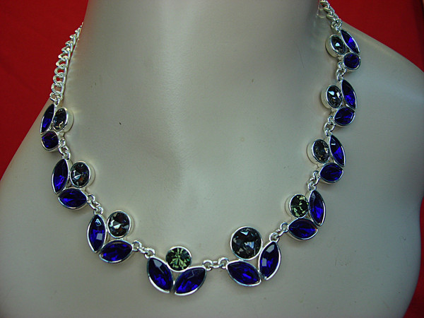 Vintage Blue Flower Silver Tone Necklace (16-18