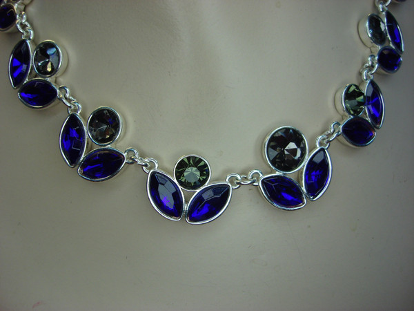 Vintage Blue Flower Silver Tone Necklace (16-18