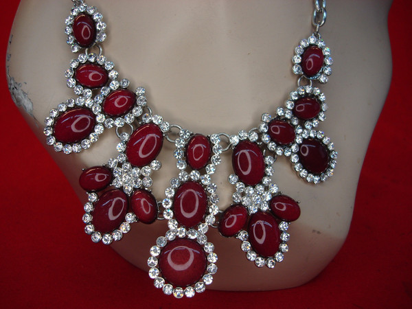 Vintage Silver Tone Necklace with Maroon Stones & Diamond Simulants (18-21