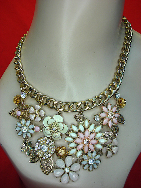 Vintage Gold Tone Flower Necklace - Adjustable 16-19 Inch