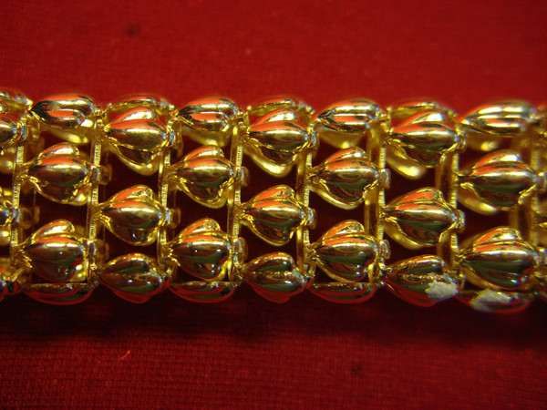 Vintage Gold Tone Magnetic Necklace - 17.5 Inches, Excellent Condition