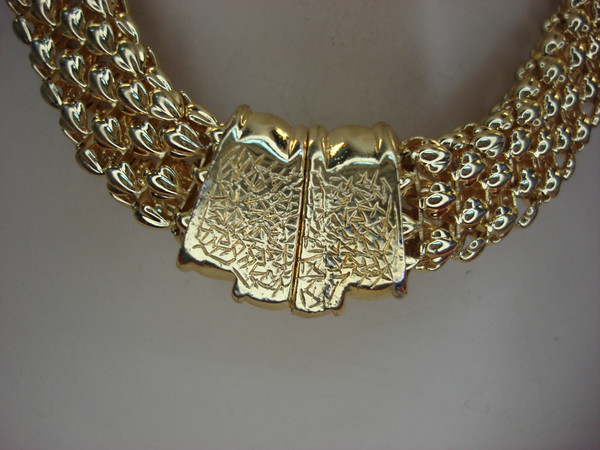 Vintage Gold Tone Magnetic Necklace - 17.5 Inches, Excellent Condition