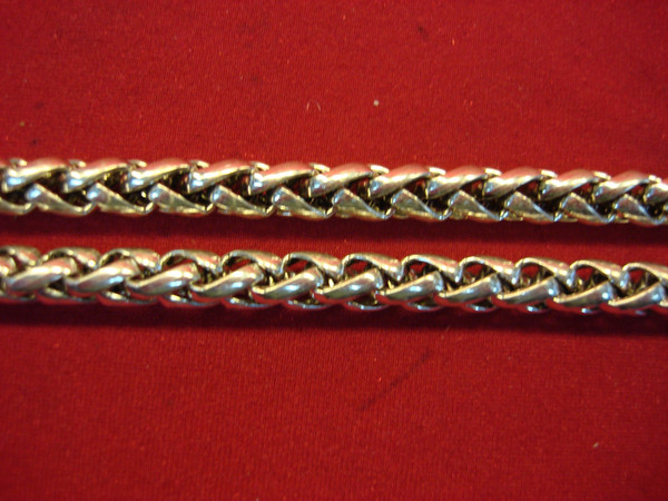 Vintage Chunky Silver Tone Heart Pendant Necklace - 17.5 Inch