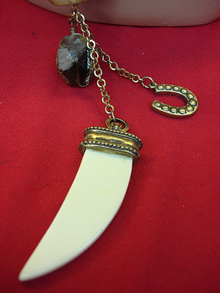 Vintage Gold Tone Necklace with Gemstones & Unique Tooth Pendant (18