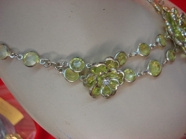 Vintage Silver Tone Necklace with Pale Green Circles & Hearts (17-20 inch)