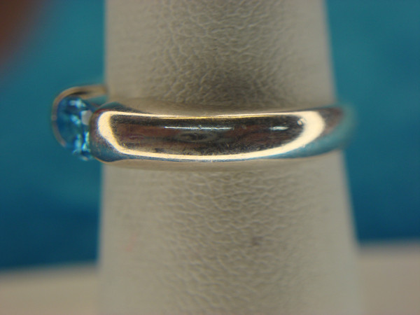 Vintage Sterling Silver Light Blue Stone Ring (Size 6)