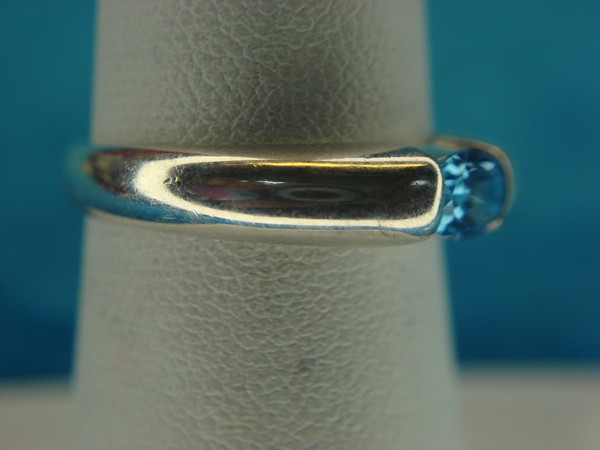 Vintage Sterling Silver Light Blue Stone Ring (Size 6)