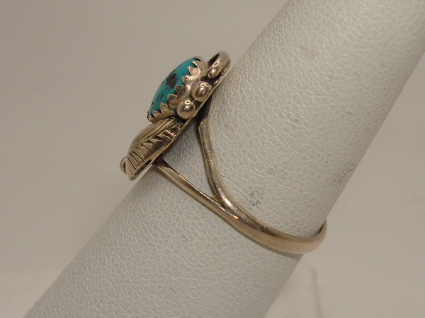 Vintage Navajo Sterling Silver & Turquoise Ring (Size 7)
