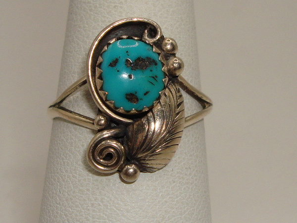 Vintage Navajo Sterling Silver & Turquoise Ring (Size 7)