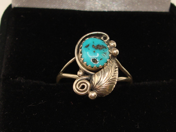 Vintage Navajo Sterling Silver & Turquoise Ring (Size 7)