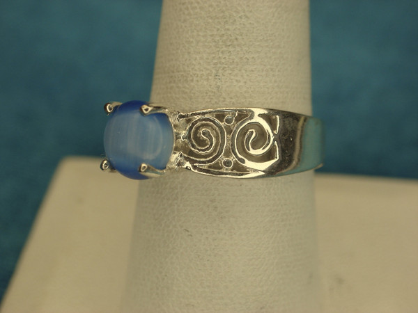 Stunning Sterling Silver Filigree Ring with Blue Stone (Size 9)