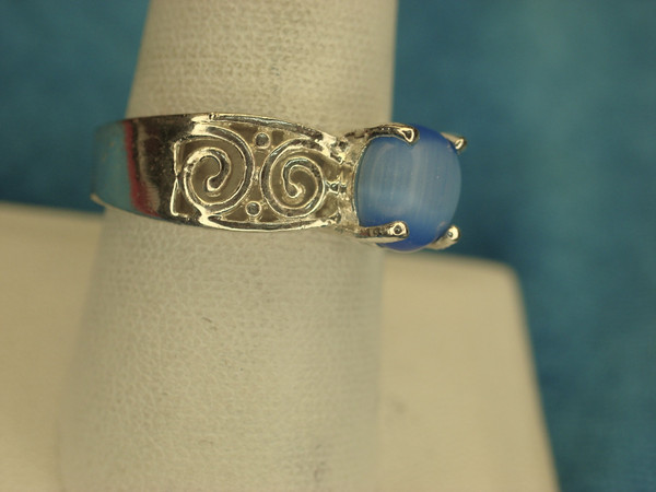 Stunning Sterling Silver Filigree Ring with Blue Stone (Size 9)
