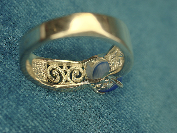 Stunning Sterling Silver Filigree Ring with Blue Stone (Size 9)