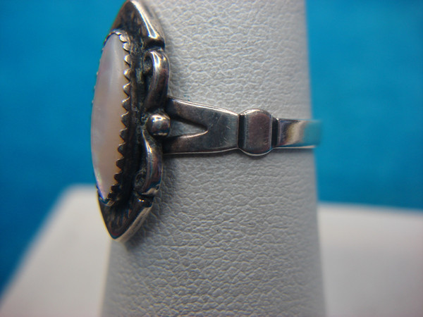 Vintage Sterling Silver Mother of Pearl Ring - Size 7.5 (Excellent Condition)