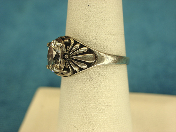 Vintage Sterling Silver Ring with Sparkling Sim Diamond (Size 7)