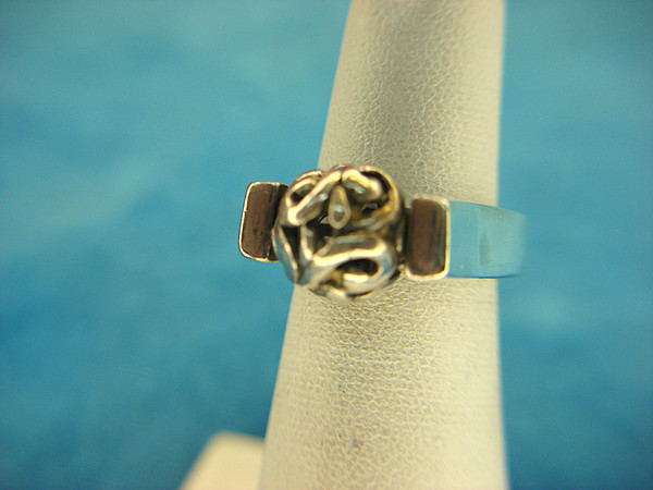 Sterling Silver Spinner Ring (Size 6) - Pre-Owned, Unique & Stylish