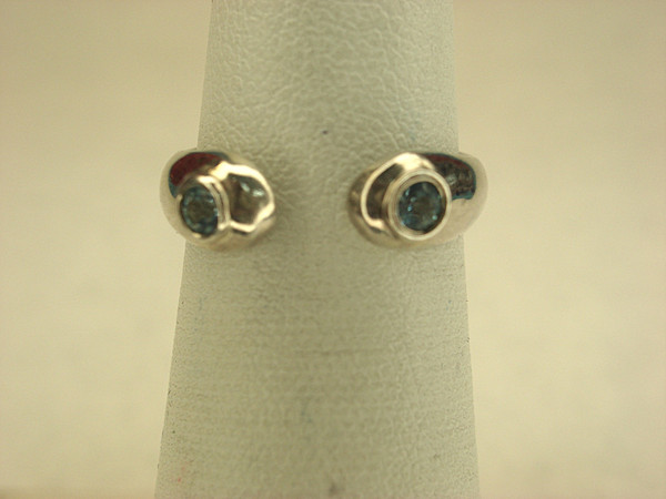 Sterling Silver Face-to-Face Blue Topaz Ring (Size 5-7), Pre-owned Excellent Condition