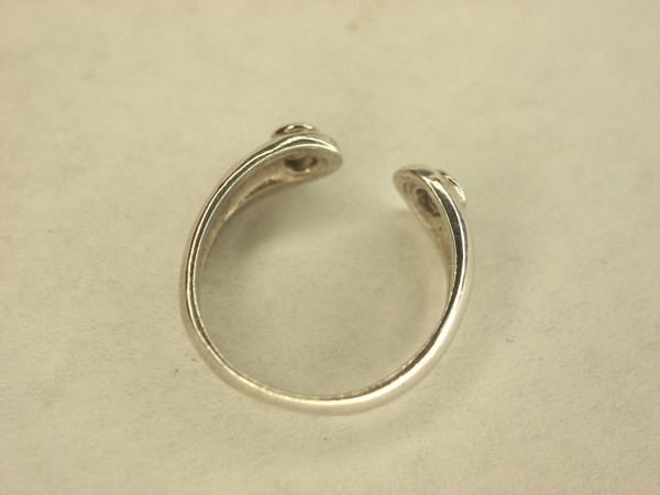 Sterling Silver Face-to-Face Blue Topaz Ring (Size 5-7), Pre-owned Excellent Condition